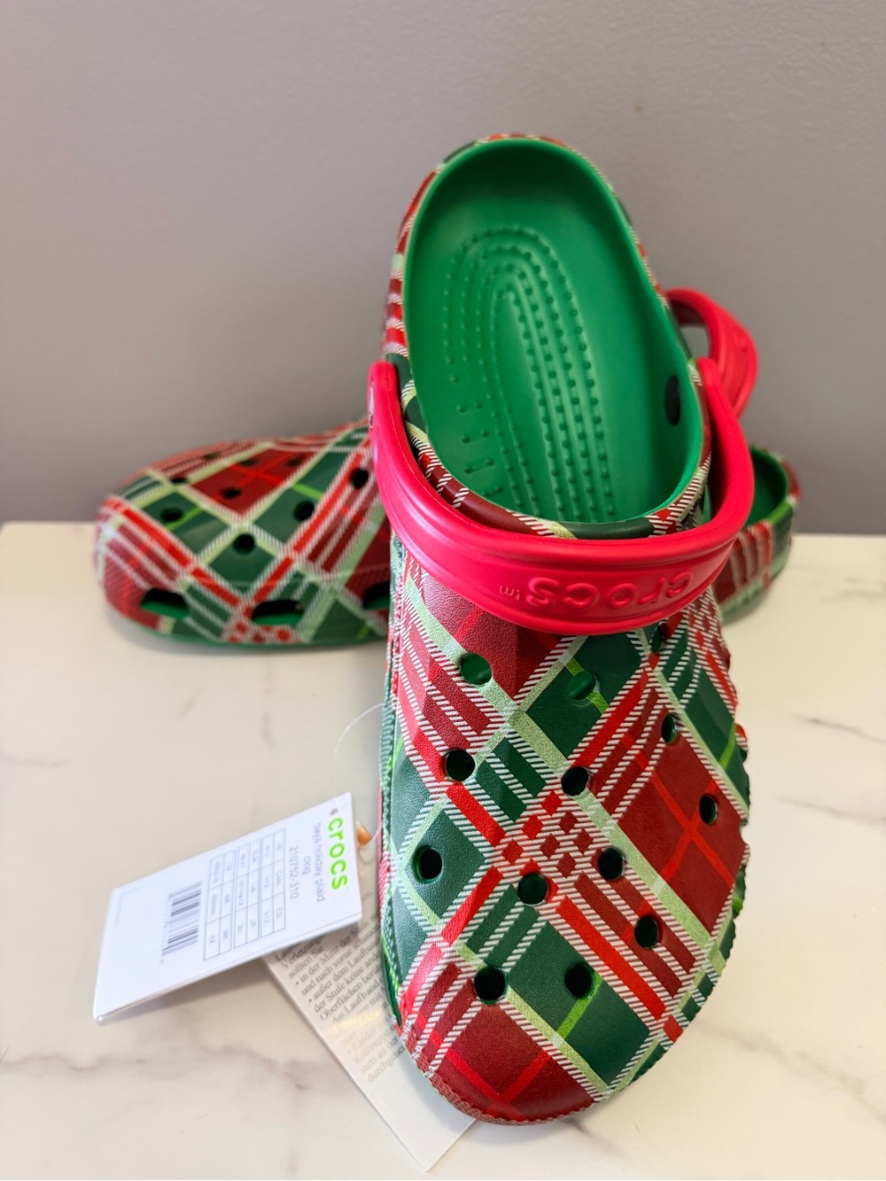Crocs MENS bays holiday Plaid Red & Green Classic Clog